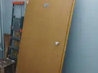 Продам входную дверь