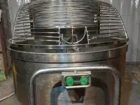 Спиральный тестомес Sottoriva EVO (с подкатной дежой)