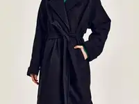 Черное удлиненное пальто