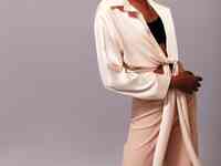 Бежевая блуза на завязках