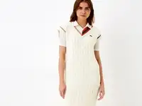 Платье lacoste с оргнамендом и v-образным вырезом