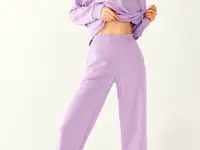 Лавандовый костюм с укороченным худи