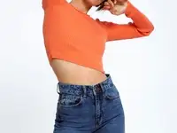 Яркий трикотажный топ