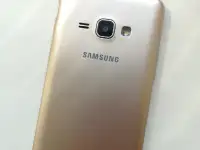 Продам на запчасти телефон Samsung J1 6