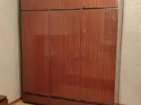 шифоньер производство молдавия .хорошее состояние.  разбирается. самовывоз срочно