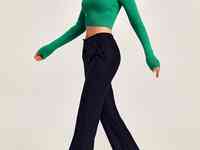 Черные брюки клеш с разрезами