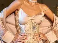 Серебристый корсет с пайетками