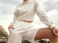 Летний костюм молочного оттенка