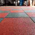 Резиновая плитка, покрытие для детских и спортивных площадок. Монтаж, фотография 2