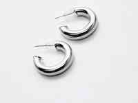 Серебристые серьги-кольца