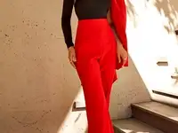 Красные прямые брюки с высокой талией