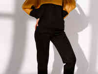 Замшевые брюки прямого кроя