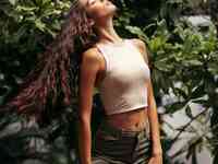 Кроп-топ с дизайнерским принтом 