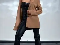 Пиджак бежевый с драпировкой, фотография 2