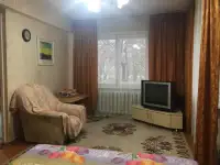 Сдаю посуточно однокомнатную квартиру, ул. Космическая, 15, в районе кафе 