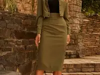 Костюм фисташковый с юбкой миди