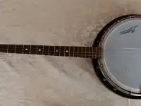 Продается четырехструнное банджо