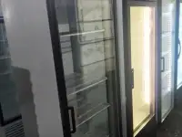Холодильный шкаф витрина