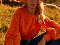 Оранжевая блуза из прошвы