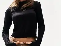 Черный лонгслив со швами