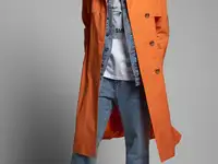 Тренч в оранжевом цвете с кокеткой vassa&co