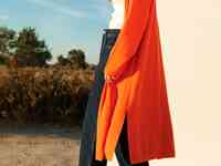 Яркий оранжевый кардиган