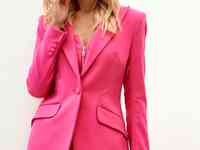 Приталенный жакет в ярком оттенке