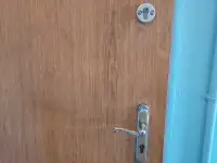 Продам дверь Б/У входная металлическая