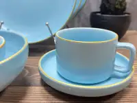 Небесно-голубой Чайно- столовый сервиз с золотой каёмкой Vassila