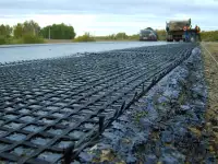 Геосетки Геоспан АС изготавливаются из полиэфирных нитей, пропитанных битумным раствором, фотография 2