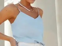 Голубой топ на тонких бретелях