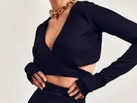 Черный трендовый топ на завязках