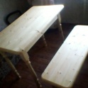 Продам сосновый столик и скамейку к нему