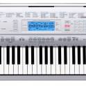 Синтезатор Casio CTK-4000 с клавишами в стиле фортепианных, которые чувствительны к силе нажатия