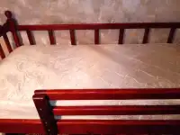 Продам двухъярусную кровать из натурального дерева, фотография 2