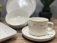 Белая чайно столовая посуда со звёздочками Vassila