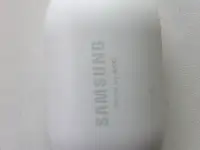 Проаются беспроводные наушники  SAMSUNG  Galaxy  Buds, фотография 2