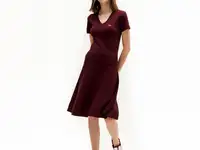 Женское платье lacoste с v-образным вырезом и короткими рукавами