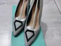 Продаю женские туфли. Новый. Классический стиль.  Размер 38/39, фотография 2