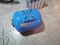 Продам расширительный бак