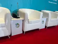 Белые кресла в аренду для мероприятий, фотография 2