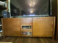 Продается добротная тумба большая под телевизор  покупалась в (Egolife)