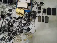 Продам старые сотовые телефоны, стационарный телефон, различные комплектующие для компьютеров