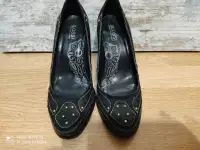 Элегантные женские туфли