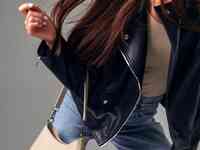 Маленькая бежевая сумка