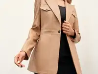 Бежевый жакет из мягкой экокожи