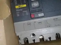 Автомат    Schneider Electric  MERLIN GERIN    3р  I ток 150 А   31603, фотография 2