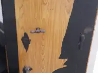 Сейф металлический на колесиках, удобно передвигать с помещении, бывший в употреблении, в отличном состоянии, фотография 3