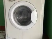 Холодильник работает, и морозильник тоже. Стиральная машина работает, фотография 2