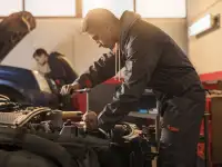 требуется автослесарь